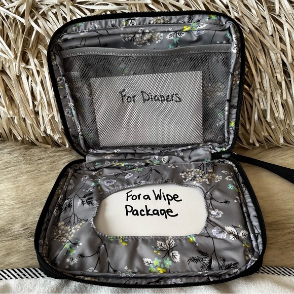 VERA BRADLEY Portable Black Zip Wristlet Baby Changing Pad Wipe Diaper Holder - Picture 13 of 15